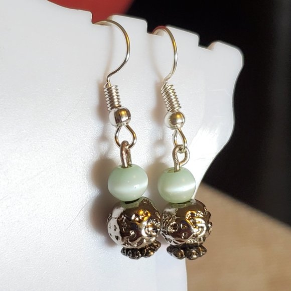 Silver Tone Hook Green Cat's Eye Bead Earrings NWT - Picture 2 of 3
